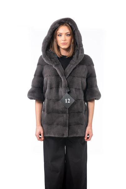 Giaccone di Visone con cappuccio e manica corta Lunari Fur Fashion